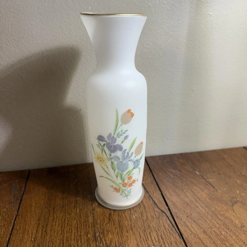 Vintage White Satin Glass Vase Butterfly Flowers Japan  Gold Trim‎ 8
